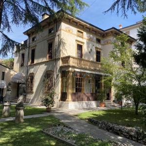 Monolocale in villa con giardino vicino al centro