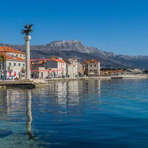 Spacious seafront apartments Karlo