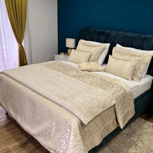 Gold Luxury Room