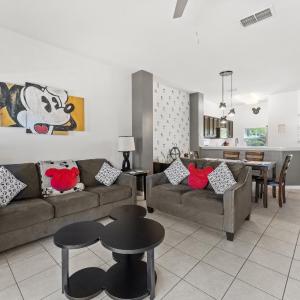 *PRIVATE POOL* Disney10min - Magical Mickey themed home