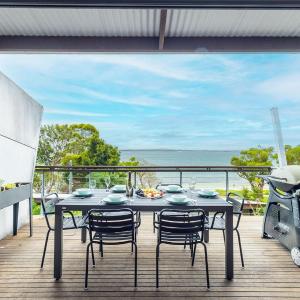 Dutchies By The Sea, 2 61 Christmas Bush Ave - Spectacular views, close to the beach, Wi-Fi