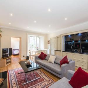 self catering , city centre apartment with Parking
