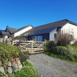 Cwmwdig Cwtch (3 minutes drive to Abereiddy bay!)