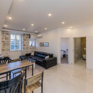 A 2 - spacious apt on seafront with the sea view