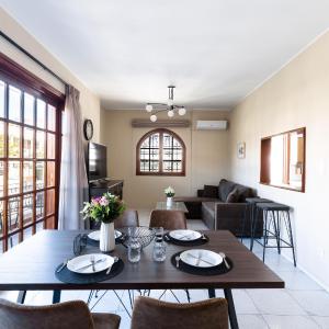 AIOLOS LUXURY alimos center Suite II near the sea