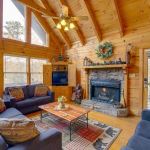 Smoky Mountains Cabin w/ Hot Tub, Deck & Views!