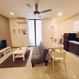 PROMO Connected Train 2 Bedroom ABOVE MALL 289