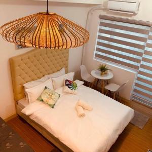 Studio Unit for Staycation with Wi-Fi & Netflix near BGC, Taguig - Additional P150 per head for Pool Access