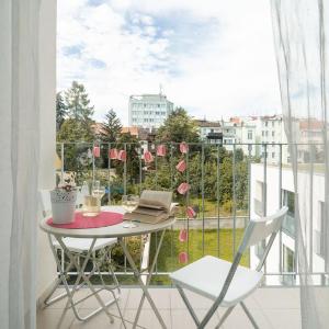 Garden View Studio with a balcony (self check in)