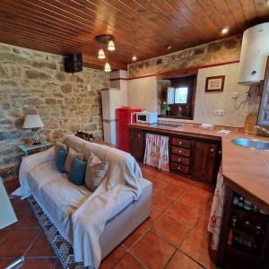 14A04 Casa de piedra Colunga