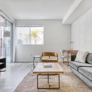 N Hollywood 1BR w Pool Gym nr shops LAX-529