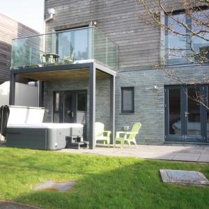 House 10