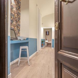 Vittoria Garden Suites Elegant GuestHouse Near Colosseum