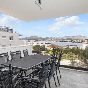 Nice Apartment In Okrug Gornji With Wifi