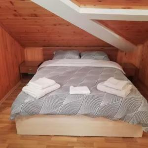 Green Loft Apartment-Rose