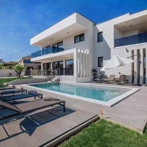 Villa Andris-luxury villa near sandy beach - by TRAVELER tourist agency KRK