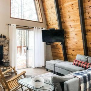 Summer Escape Chalet with Pool Access in BLS