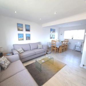 Amazing Beach House, Sleeps 8, Pet Friendly