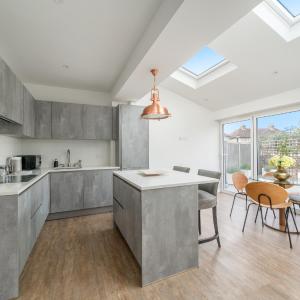 Elegant 3 Bedroom Retreat Minutes from Canary Wharf