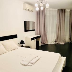 Black & White Style Apartment in a Great Location!