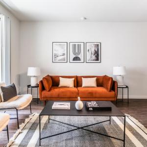 Spacious 2BR Near Santa Monica Beach, Walk Everywhere!