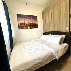 Modern 1-BR Condo Unit