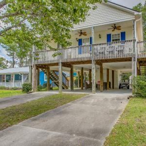 Charming Oak Island Home 1 Mi to Beach!