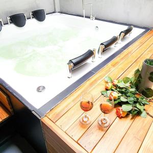 Vintage House With Jacuzzi In Manila