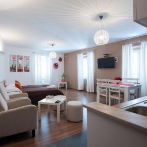 Rooms & Apartments 72