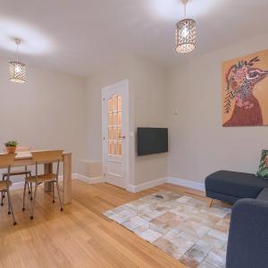 Vivienda turística reformada en zona residencial con garaje y wifi