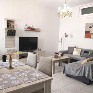 Vion Place Pilos