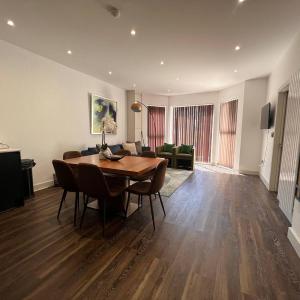 Star London Finchley Road 3-Bed Escape with Garden