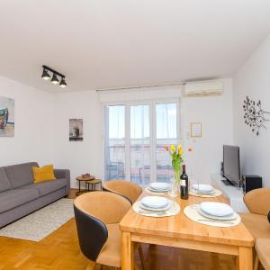 Apartment Smile with secure private garage