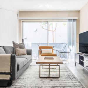 Santa Monica 1BR w Rooftop nr Santa Monica Pier LAX-297