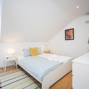 Top-Floor Apartment in Trogir Center