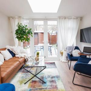 Newly Renovated Modern 4 Bed 3 Bath Apartment London