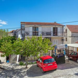 Apartments with parking space Trogir - 20874