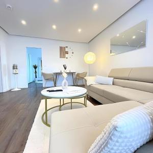 REGENCY Apartments - Zentrale 50m2 Wohnung I Balkon I Wasserblick I WiFi I Netflix