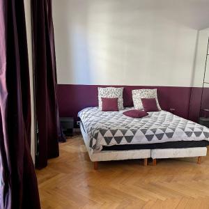 Luminous Apartment golden quarter