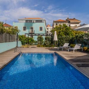 Central Studio with Pool & Patio by LovelyStay