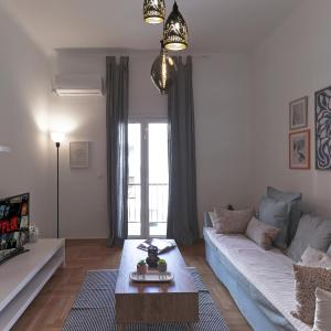 Beautiful Athenian apartment next to the center