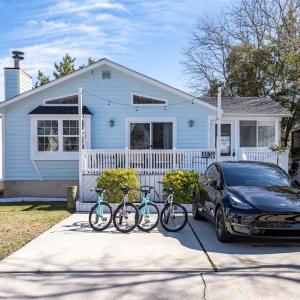 Walk to the Beach at the Blue House! EV Cgr, Pets!