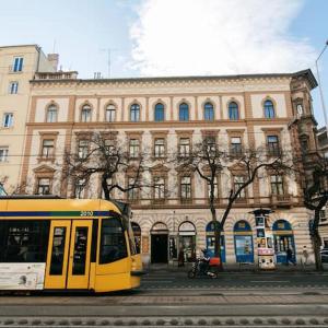 Center of the City, - it's only yours, with two bedrooms, 1 price for 3