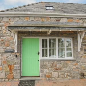 Tyn Towyn - Ty Gwyrdd Golau