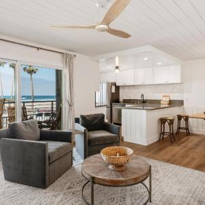 211A Freshly Renovated Steps from the Sand at the Beach Oceanside