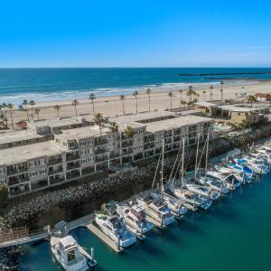 Beach Condo with Harbor View | Pool & Hot Tub 211B
