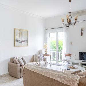 Spacious 2 bedroom apartment at Glifada