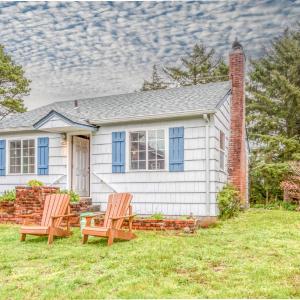Cute Manzanita Beach House MCA 749 - Meredith Lodging