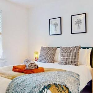 Charming Victorian Terrace House Quick Walk to Station