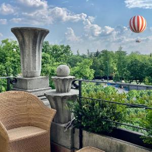 Villa with terrace overlooking the city park